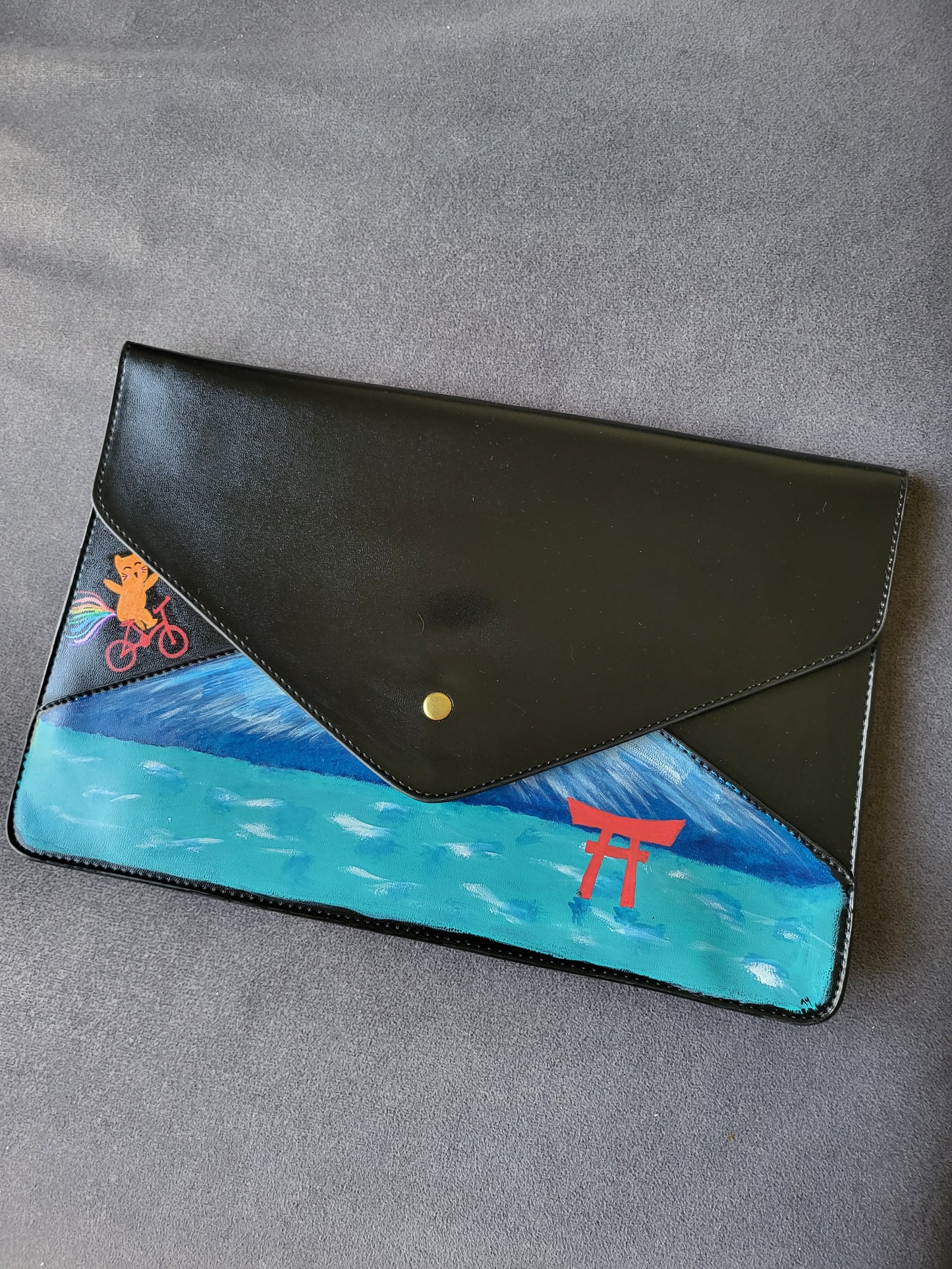 Custom painting of personal pouches