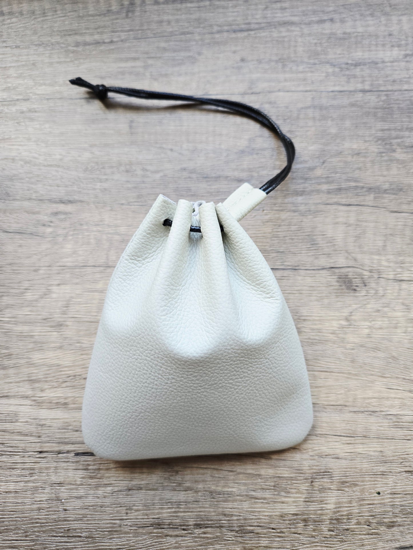 Handmade drawstring pouch (Medium)